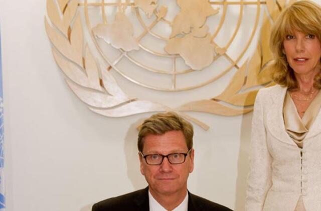 Niujorke pasirašyta pirmoji JT sutartis dėl ginklų prekybos kontrolės