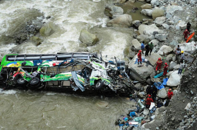 Peru per autobuso avariją žuvo 30 žmonių