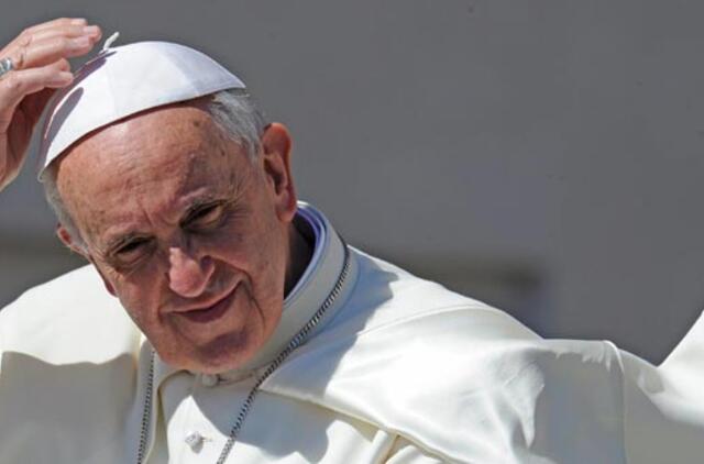 Popiežius Pranciškus pripažino, kad Vatikane egzistuoja "homoseksualai lobistai ir korupcija"