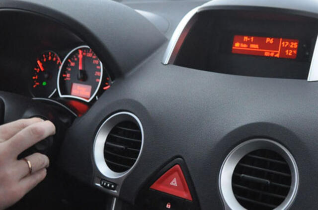 Prie vairuotojo prisitaikys ir magnetofonas