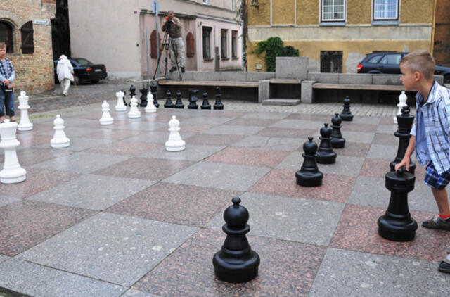 Senamiestyje – milžiniški šachmatai