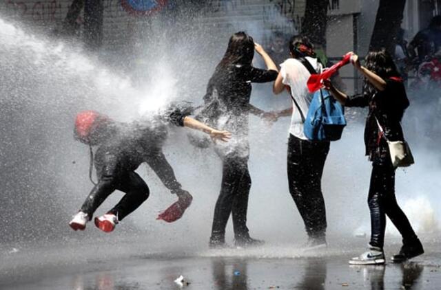 Turkijoje per protestus žuvo du žmonės, dar daugiau nei 3 tūkst. sužeisti