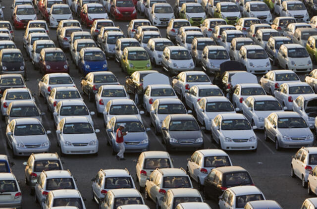 Birželį naujų automobilių pardavimai Europoje smuko žemiausiai nuo 1996 metų