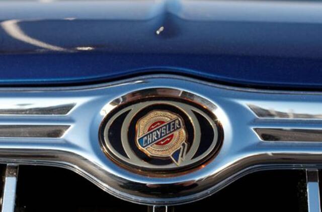 "Chrysler" atšauks 840 tūkst. automobilių