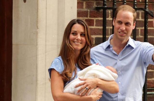 Didžiosios Britanijos karalienė aplankė savo provaikaitį