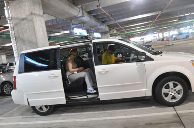 JAV automobilių prekyba atsigavo pirmą kartą po 2007 metų