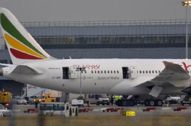 Londono oro uoste užsidegė "Boeing" lėktuvas