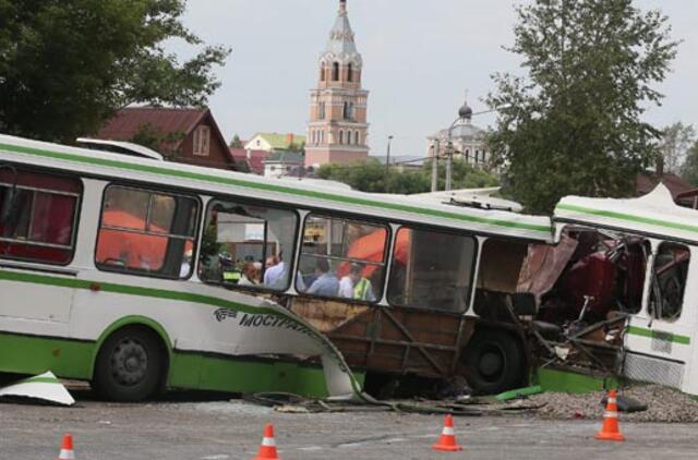 Maskvoje susidūrus autobusui ir "Kamaz" sunkvežimiui žuvo 18 žmonių