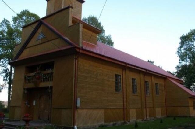 Naktį Šalčininkų rajone užsidegė bažnyčia