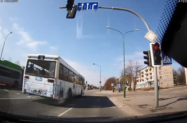Pagauk "gaidelį" kelyje: Autobusui visada žalia