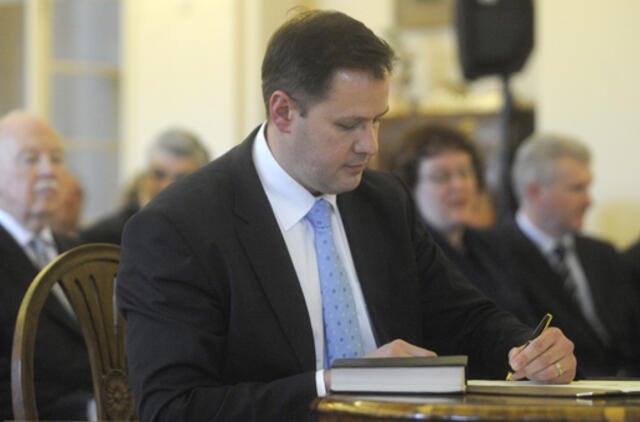 Pirmasis musulmonas Australijos parlamento narys priesaikai pasirinko Koraną