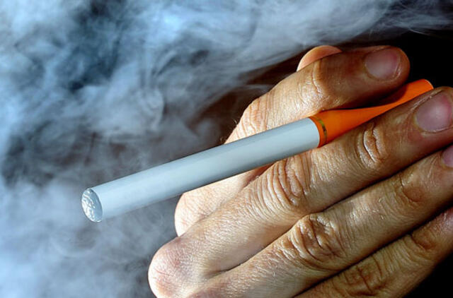 PSO: nėra iki galo ištirtos elektroninių cigarečių vartojimo pasekmės
