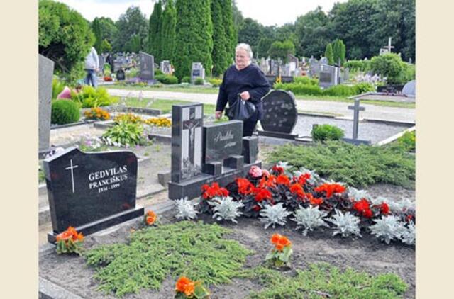 Šeimos kapavietėje - svetimas paminklas