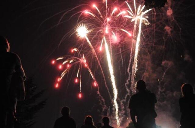 Šeštadienio šventę vainikavo fejerverkai