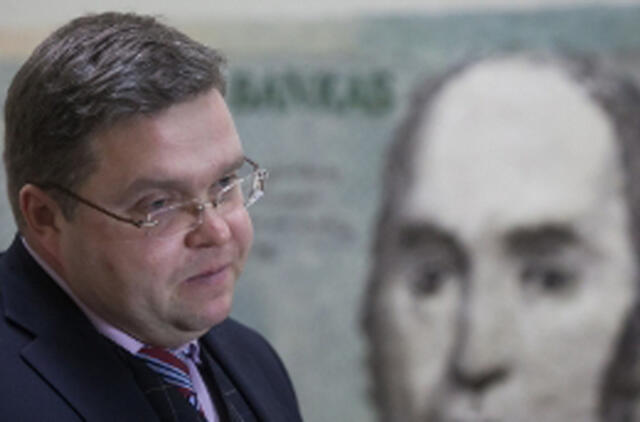 Visi suvaromi į bankus. Paskui tampomi už virvučių