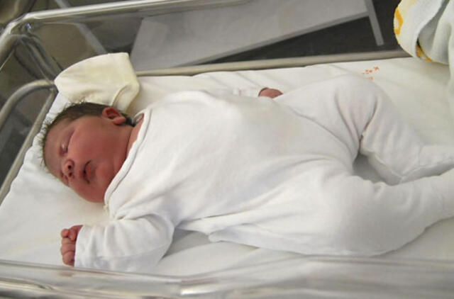 Britė Ispanijoje natūraliu būdu pagimdė 6,2 kg svorio kūdikį