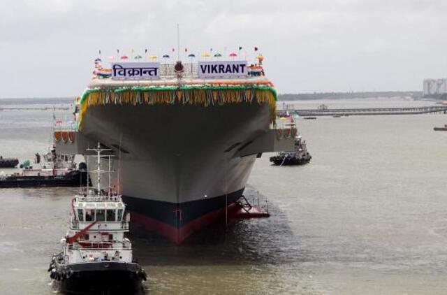 Indija pristatė pirmąjį savo gamybos lėktuvnešį