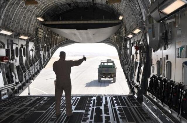 JAV lėktuvais "C-17" iš Goro provincijos gabenama Lietuvos karinė technika