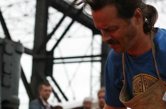 Kalviai sukurs dovaną jaunavedžiams