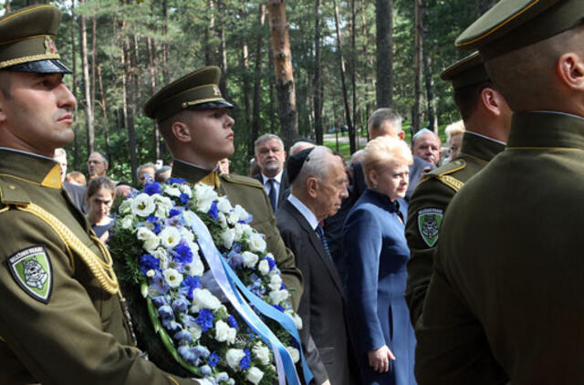 Lietuvos ir Izraelio prezidentai Paneriuose pagerbė Holokausto aukas