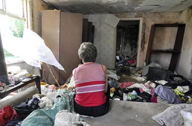 Moteris gyvena name, kuriame jau mirė du benamiai