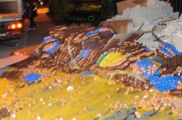 Prancūzijoje ūkininkai sudaužė 100 tūkst. kiaušinių