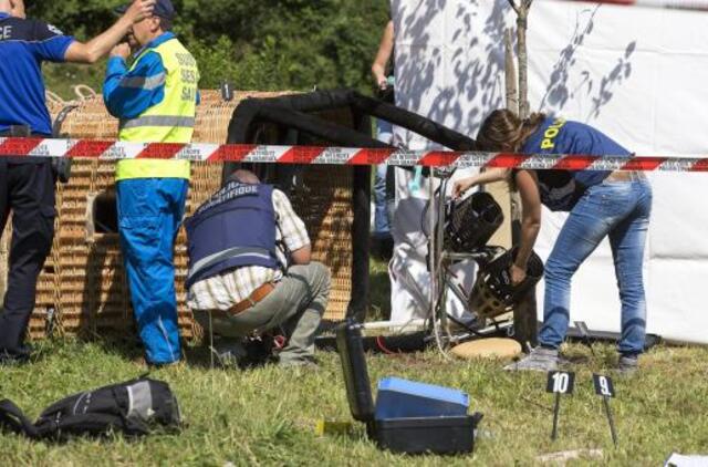 Šveicarijoje nukritus oro balionui žuvo vyras, dar keturi asmenys - sužeisti