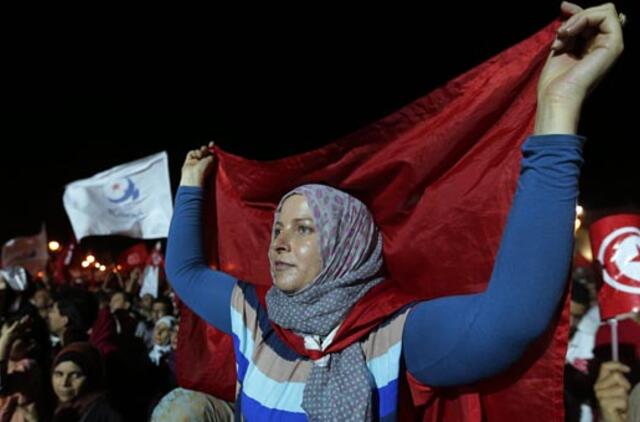Tunise protestavo dešimtys tūkstančių vyriausybės šalininkų ir priešininkų