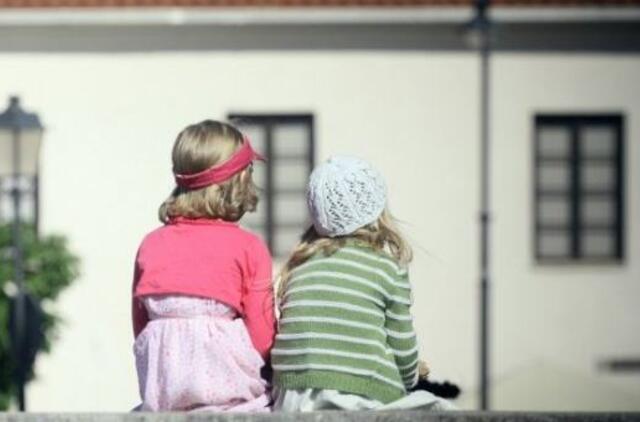 Vaiko teisių apsauga: jei norite padėti elgetaujančiam vaikui, neduokite išmaldos