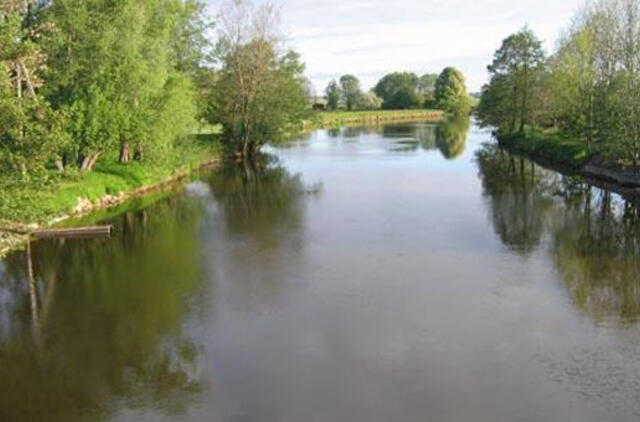 Atmatos upėje pastebėta naftos produktų teršalų