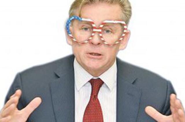 Audronius Ažubalis žiūri per amerikoniškus akinius