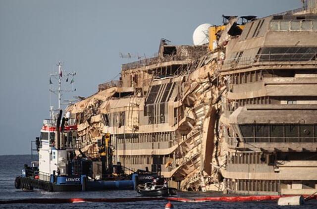 "Costa Concordia" viduje pradėta dviejų dar nerastų žuvusiųjų paieška