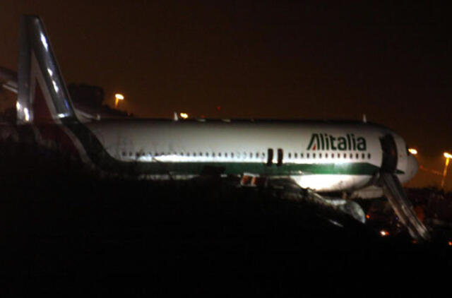 Dėl važiuoklės problemų Romoje avariniu būdu leidosi "Alitalia" bendrovės lėktuvas
