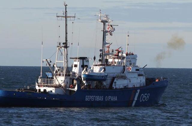 "Greenpeace" paragino Rusiją paleisti laivą su 30 aktyvistų