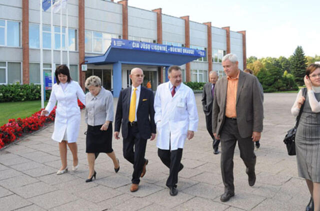 Ligoninėje lankėsi premjero patarėjas Antanas Vinkus