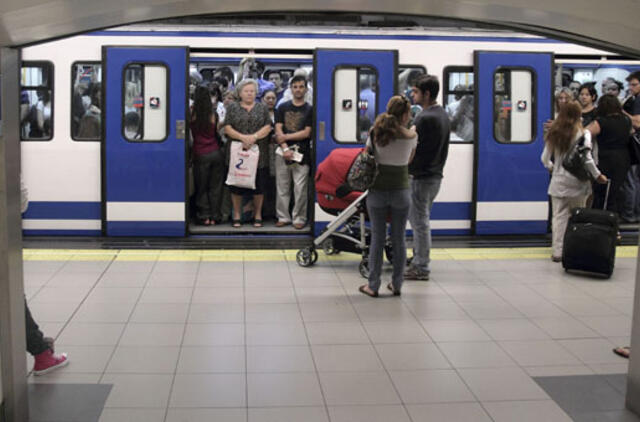 Metro traukinyje Ispanijoje rastas 2 mln. dolerių čekis