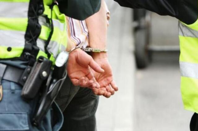 Naktį sumušė ir apiplėšė neįgalų kaimyną