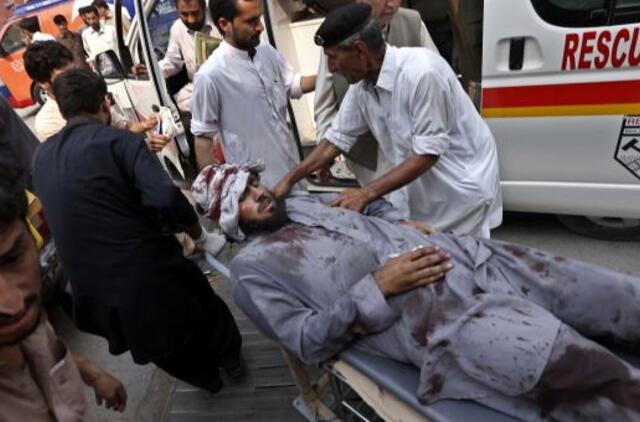 Pakistane susprogdintas autobusas su valstybės tarnautojais