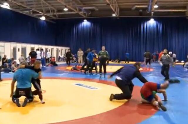 Pasaulio imtynių čempionatas: prieš svarbiausius startus atletai "degina" paskutinius kilogramus (video)