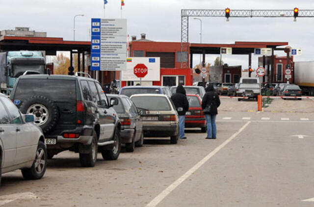 Pasienio postuose - lietuviškų automobilių eilės