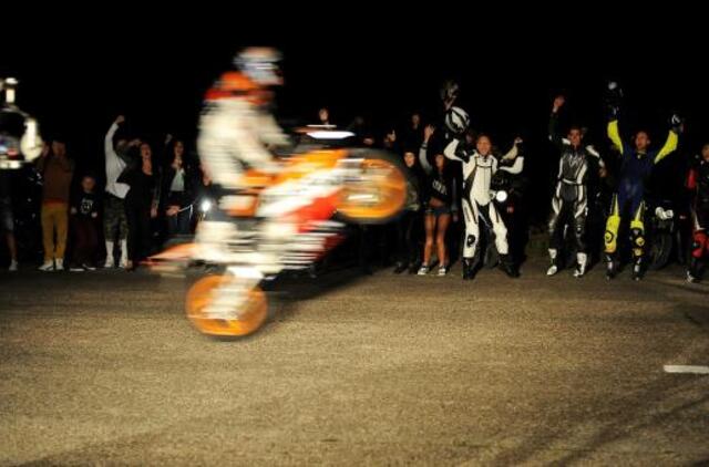 "Pikaso" kviečia žvilgtelėti į klipo filmavimo užkulisius