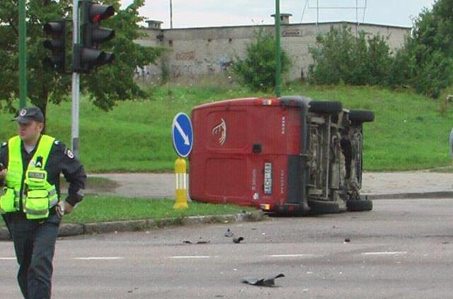 Sankryžoje susidūrė prancūziški automobiliai