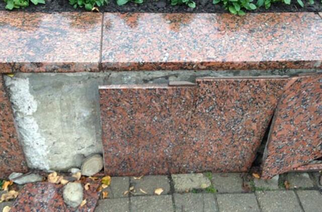 Atgimimo aikštę mėgsta vandalai