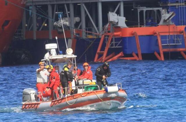 Italijoje "Costa Concordia" narai vėl rado žmonių palaikus