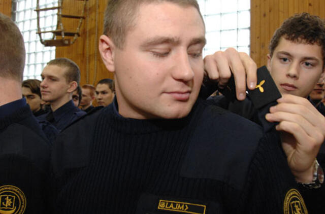 Jūrinėms uniformoms - podukros dalia