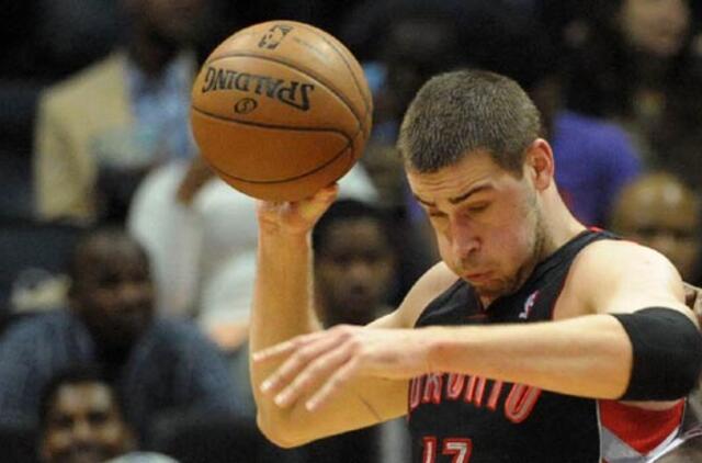 "Raptors" pasinaudojo galimybe pratęsti sutartį su Valančiūnu