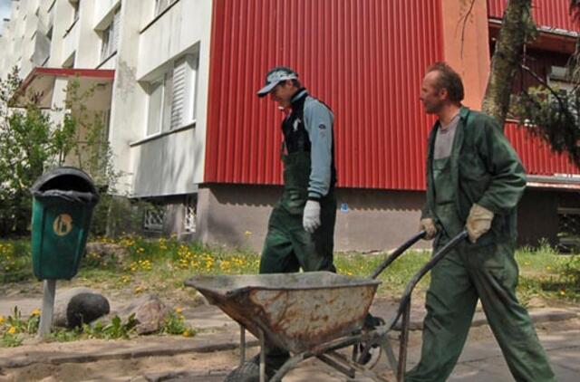 Renovaciją spartina tik baksnojimas pirštu