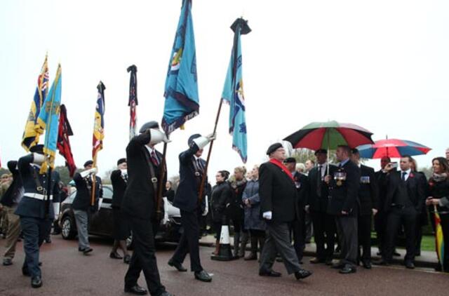 Į vienišo britų veterano laidotuves atėjo šimtai žmonių