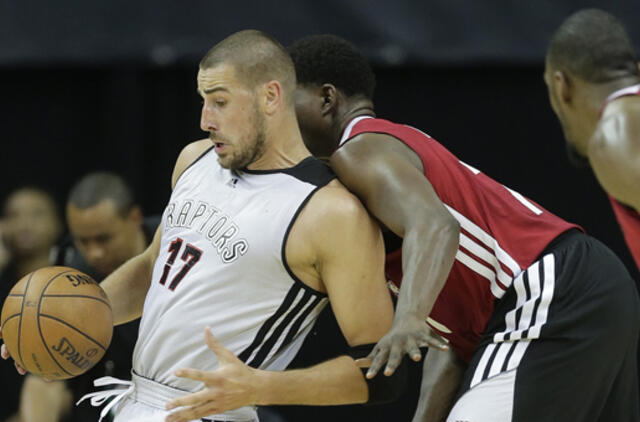 Jonas Valančiūnas Milvokyje pelnė 7 taškus, "Raptors" laimėjo