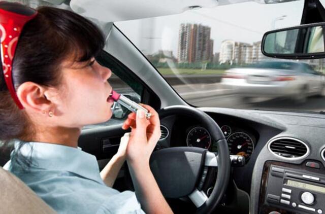 Jos ir jie - prie vairo